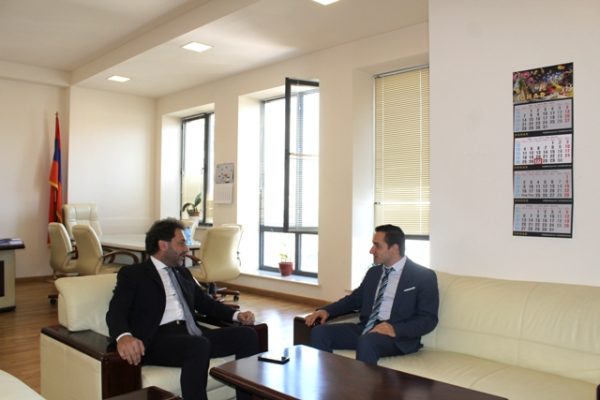 Սփյուռքի նախարարն ընդունեց Վերապատվելի Հարություն Սելիմյանին | Azad-Hye
