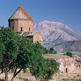 Aghtamar Church in Lake Van (historical Armenian church)