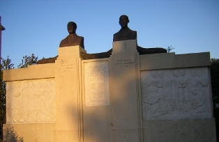 Statue of Melkonian brothers