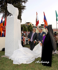 President Bako Sahakian, Catholicos Aram I and President of ARF Hrant Markarian in front of statue dedicated to the Mousa Ler martyers.
